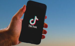 Read more about the article Stärkste Kraft auf TikTok: Wie die AfD in BW junge Menschen erreicht